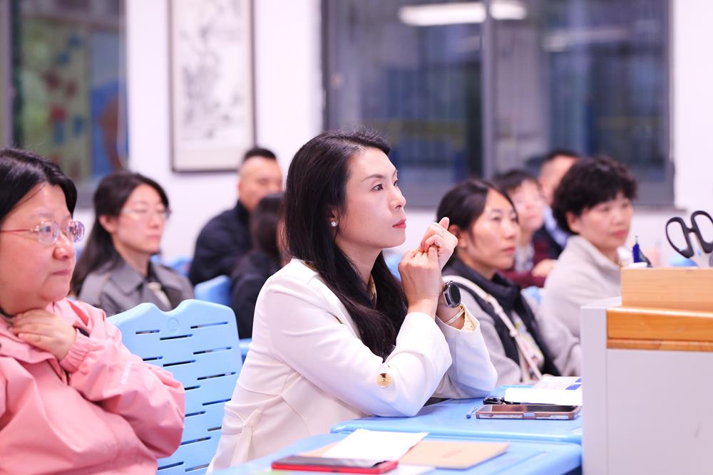 Có lòng nhắc chuyện tiền học đầu năm, bà mẹ TP.HCM bỗng dưng bị 