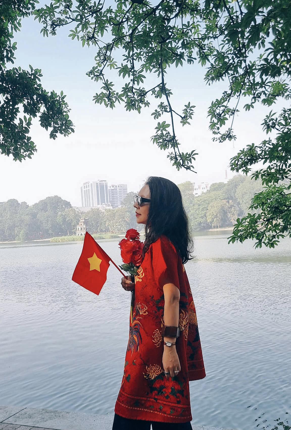 Chiếc áo phông được viết từ hồi ức của người lính Cụ Hồ: Tình yêu nước của thế hệ trẻ được lan tỏa từ những điều giản dị - Ảnh 1.
