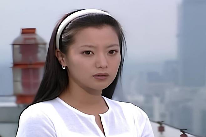 Netizen Hàn choáng trước băng đô của Kim Hee Sun, trông đơn giản mà có giá tận 22 triệu đồng - Ảnh 9.
