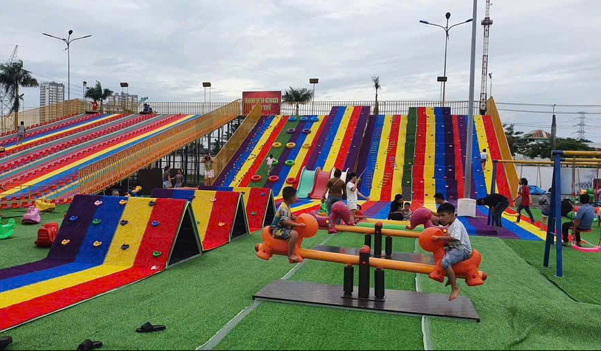 Nhiều trẻ gãy tay , chân tại khu vui chơi nhà văn hóa lao động Quảng Ngãi - Ảnh 2.