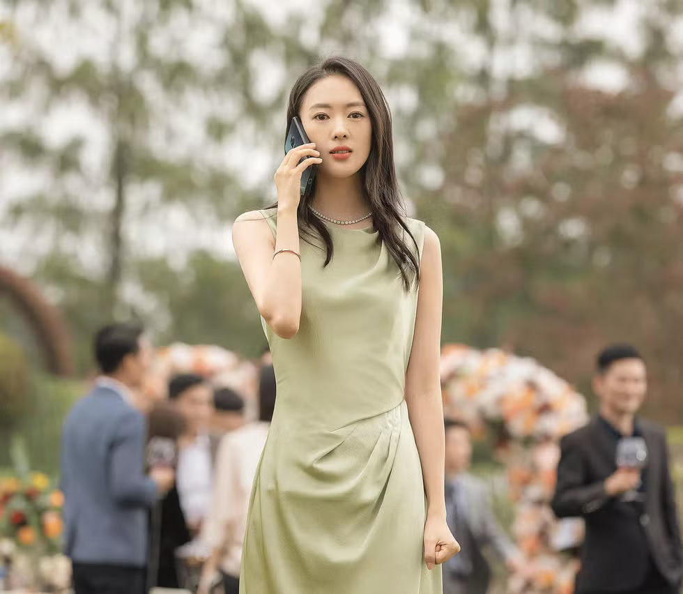 &quot;Gió ngang khoảng trời xanh&quot; bị so sánh với &quot;30 chưa phải là hết&quot;: Cả Phương Oanh, Việt Hoa lẫn Quỳnh Kool đều không khí chất bằng bản gốc?- Ảnh 4.