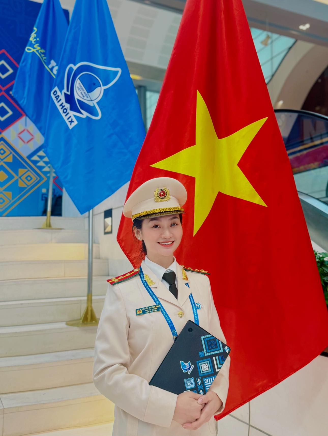 Đại uý Công an xinh đẹp, giỏi võ &quot;quật ngã&quot; quái xế ở Hồ Gươm: Tôi vẫn còn độc thân - Ảnh 1.
