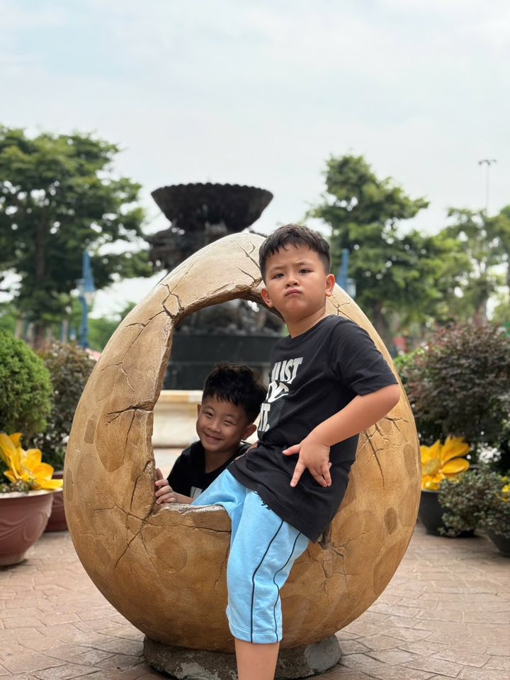 1001 màn &quot;triết lý&quot; của 2 bạn nhỏ Cơm - Canh nhà hot mom U60 Văn Thuỳ Dương: Gen Alpha lại còn con nhà giáo có khác!- Ảnh 5.