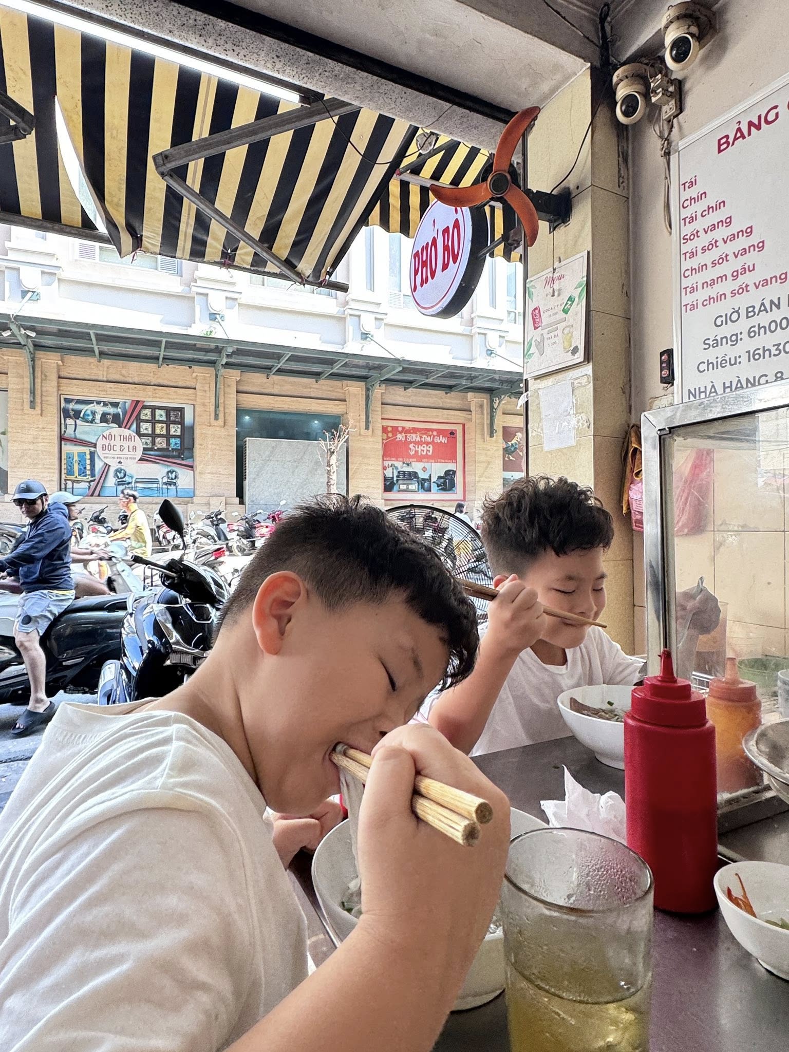 1001 màn &quot;triết lý&quot; của 2 bạn nhỏ Cơm - Canh nhà hot mom U60 Văn Thuỳ Dương: Gen Alpha lại còn con nhà giáo có khác!- Ảnh 4.