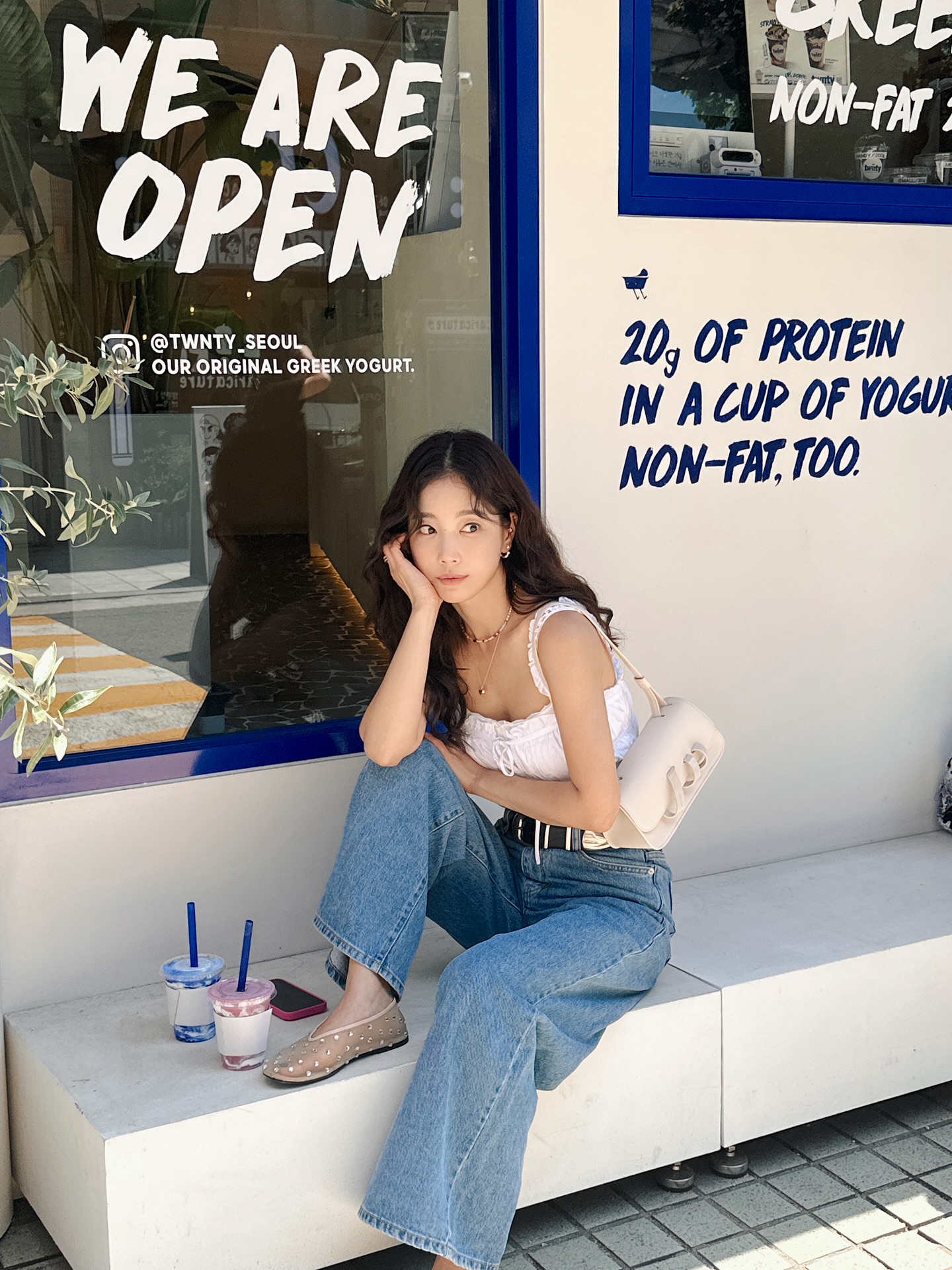 Cao thủ mặc đẹp 42 tuổi gợi ý 10 set đồ sáng màu chuẩn tinh tế, hack tuổi đỉnh cao - Ảnh 1.
