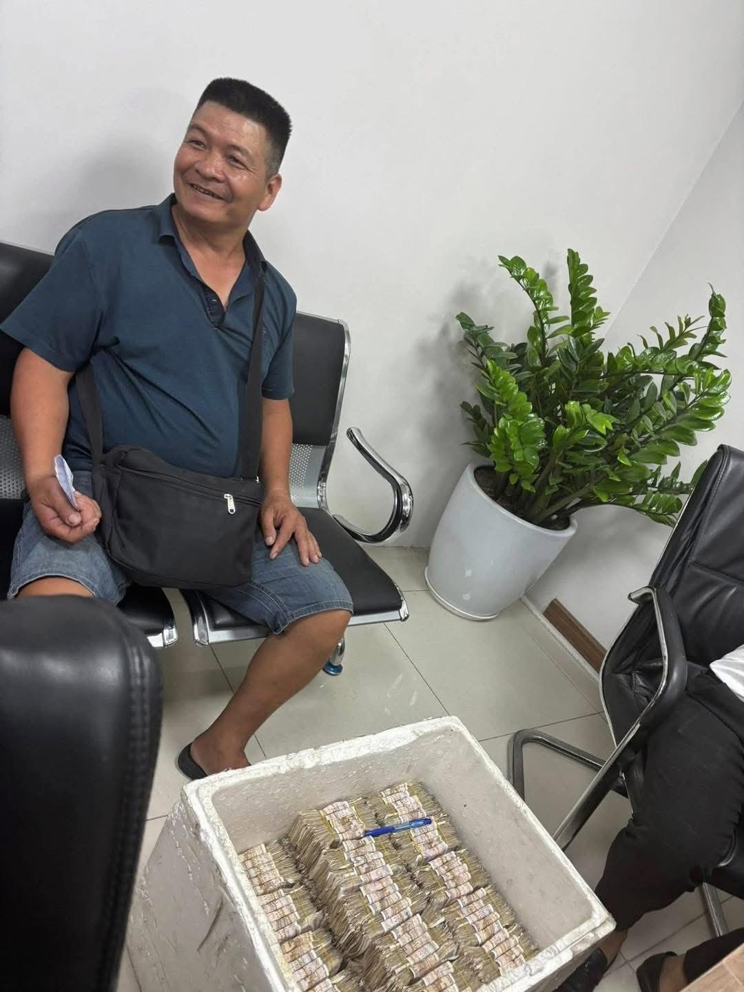 Thông tin người đàn ông tiết kiệm tiền ăn sáng để mua ô tô là bịa đặt, chính chủ nói rõ về nguồn gốc số tiền - Ảnh 1.