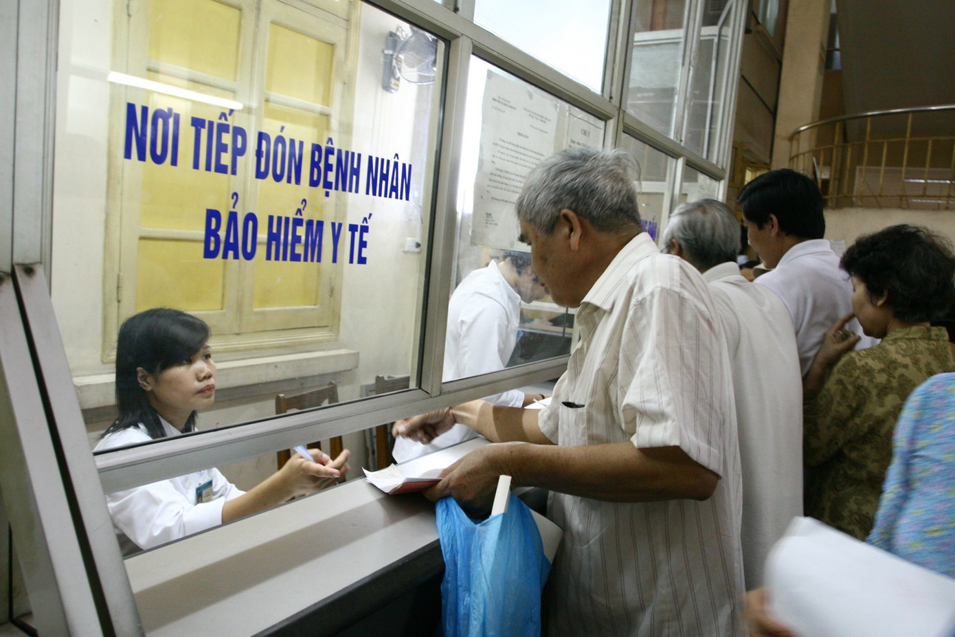 Bảo hiểm y tế áp dụng nhiều quy định mới từ 15/8 - Ảnh 1.