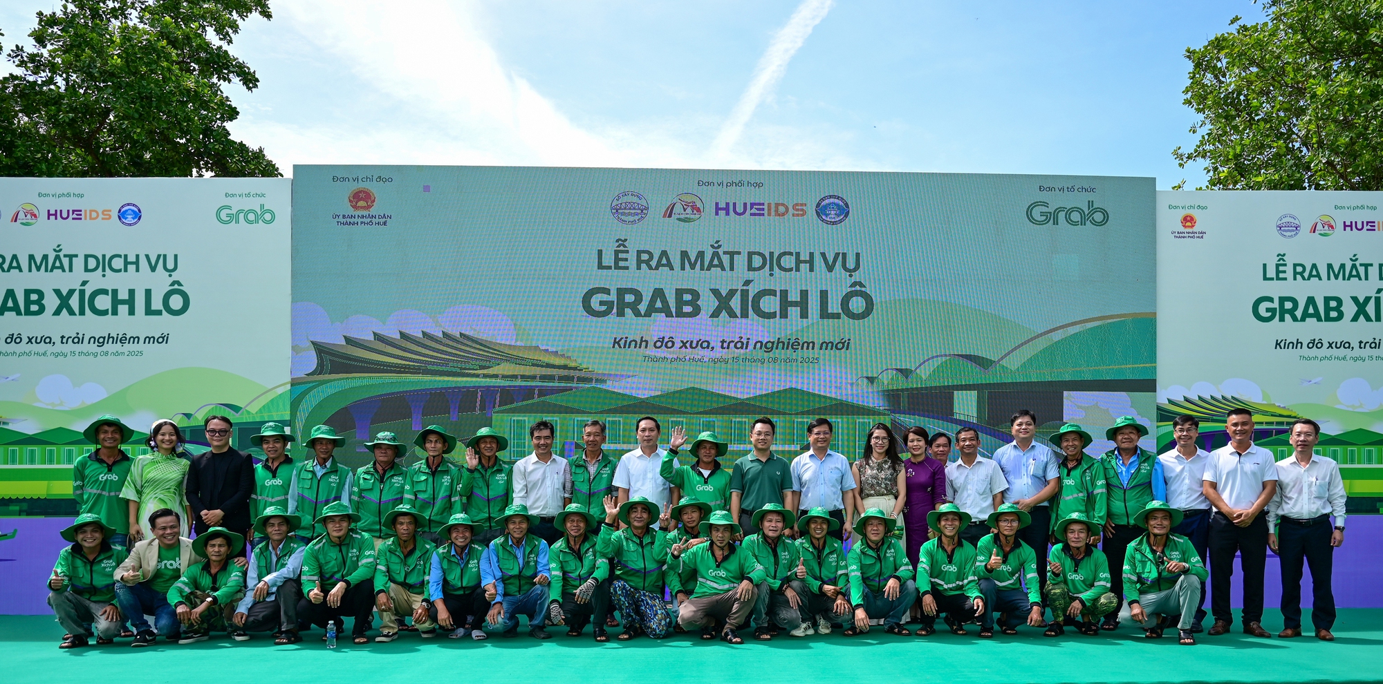 Giờ đi Huế chơi gọi được cả xích lô bằng Grab- Ảnh 2.