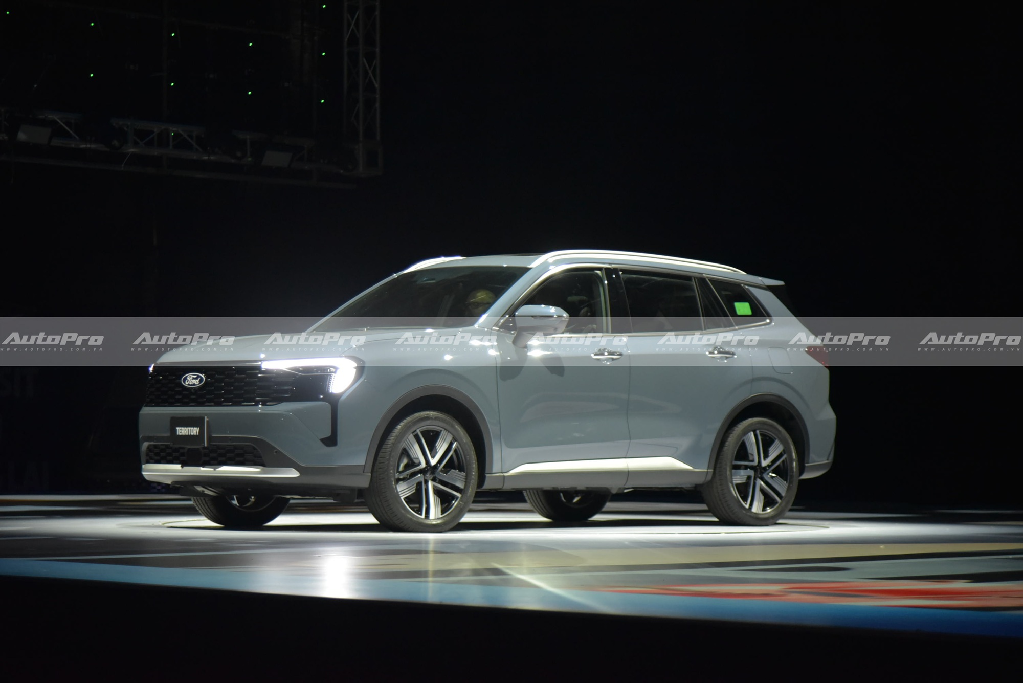 Ford Territory 2025 ra mắt Việt Nam: 3 bản, giá từ 762 triệu đồng, thay đổi thiết kế và tiện nghi đấu CX-5, Tucson - Ảnh 2.