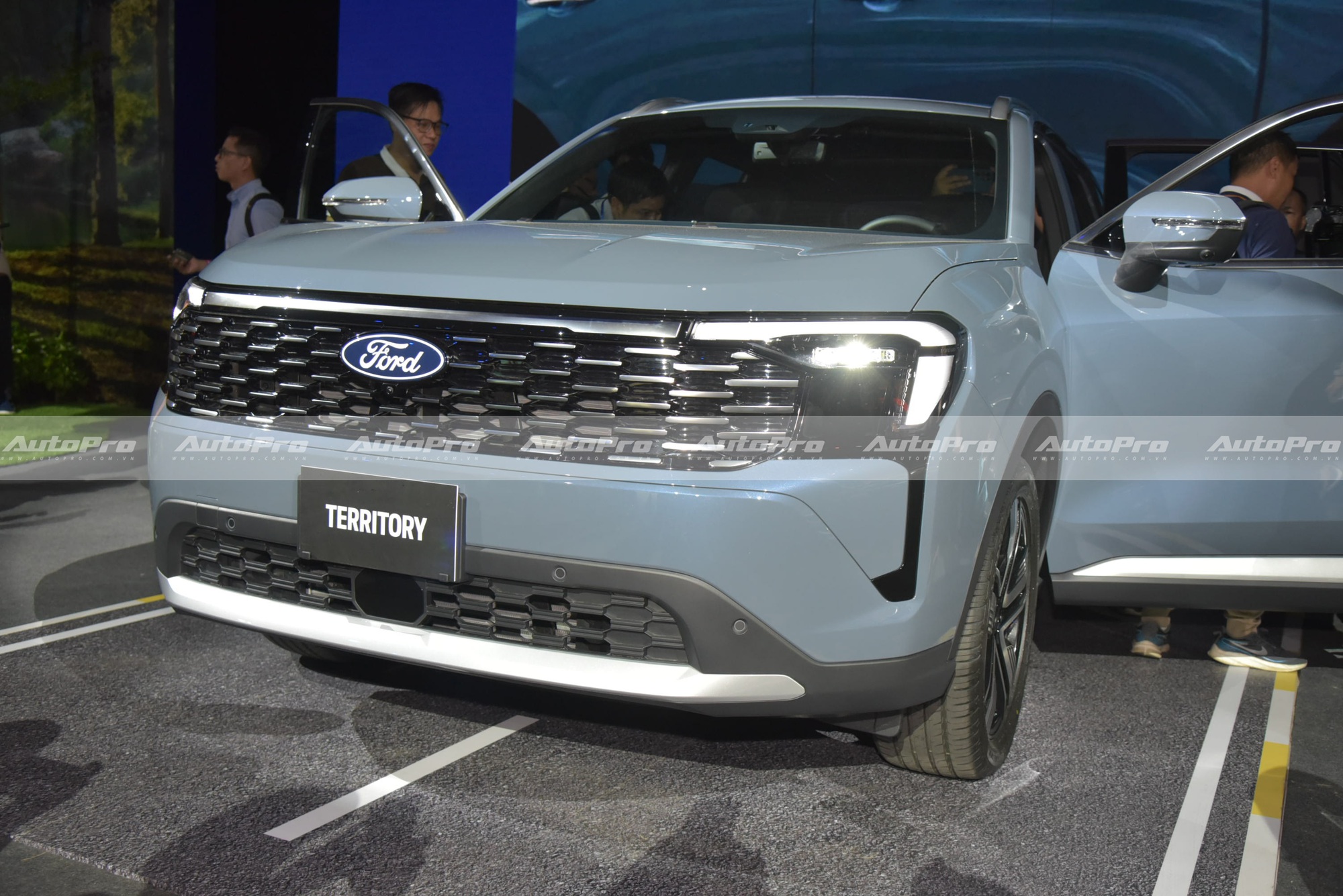 Ford Territory 2025 ra mắt Việt Nam: 3 bản, giá từ 762 triệu đồng, thay đổi thiết kế và tiện nghi đấu CX-5, Tucson - Ảnh 3.