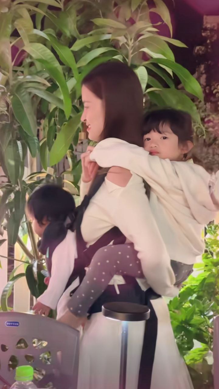 Clip 25 giây siêu chữa lành của 3 mẹ con Đông Nhi: Đây là khoảnh khắc mà người phụ nữ đẹp hơn bao giờ hết!- Ảnh 4.