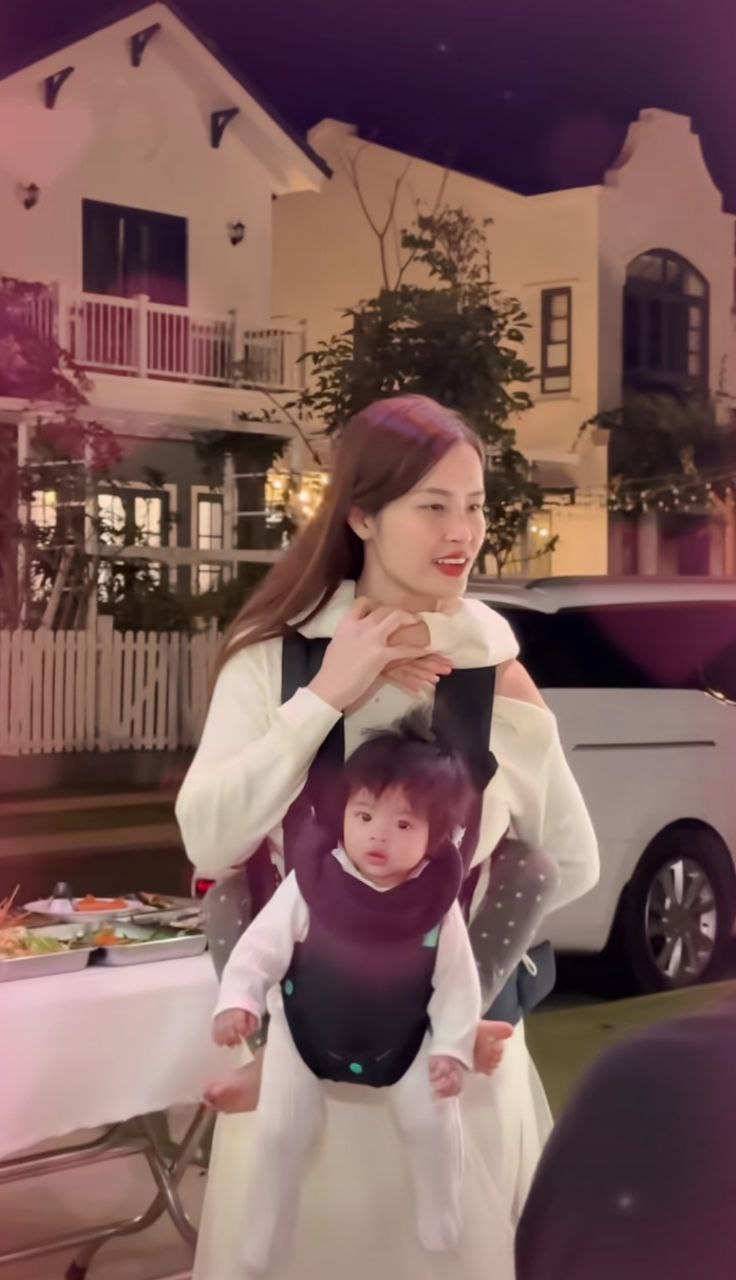 Clip 25 giây siêu chữa lành của 3 mẹ con Đông Nhi: Đây là khoảnh khắc mà người phụ nữ đẹp hơn bao giờ hết!- Ảnh 5.