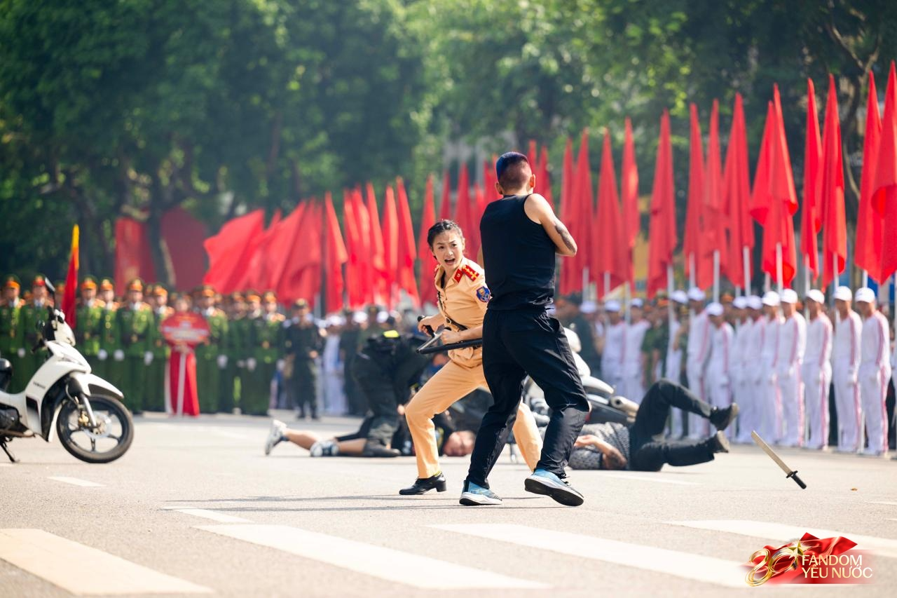 Đại uý Công an xinh đẹp, giỏi võ &quot;quật ngã&quot; quái xế ở Hồ Gươm: Tôi vẫn còn độc thân - Ảnh 3.