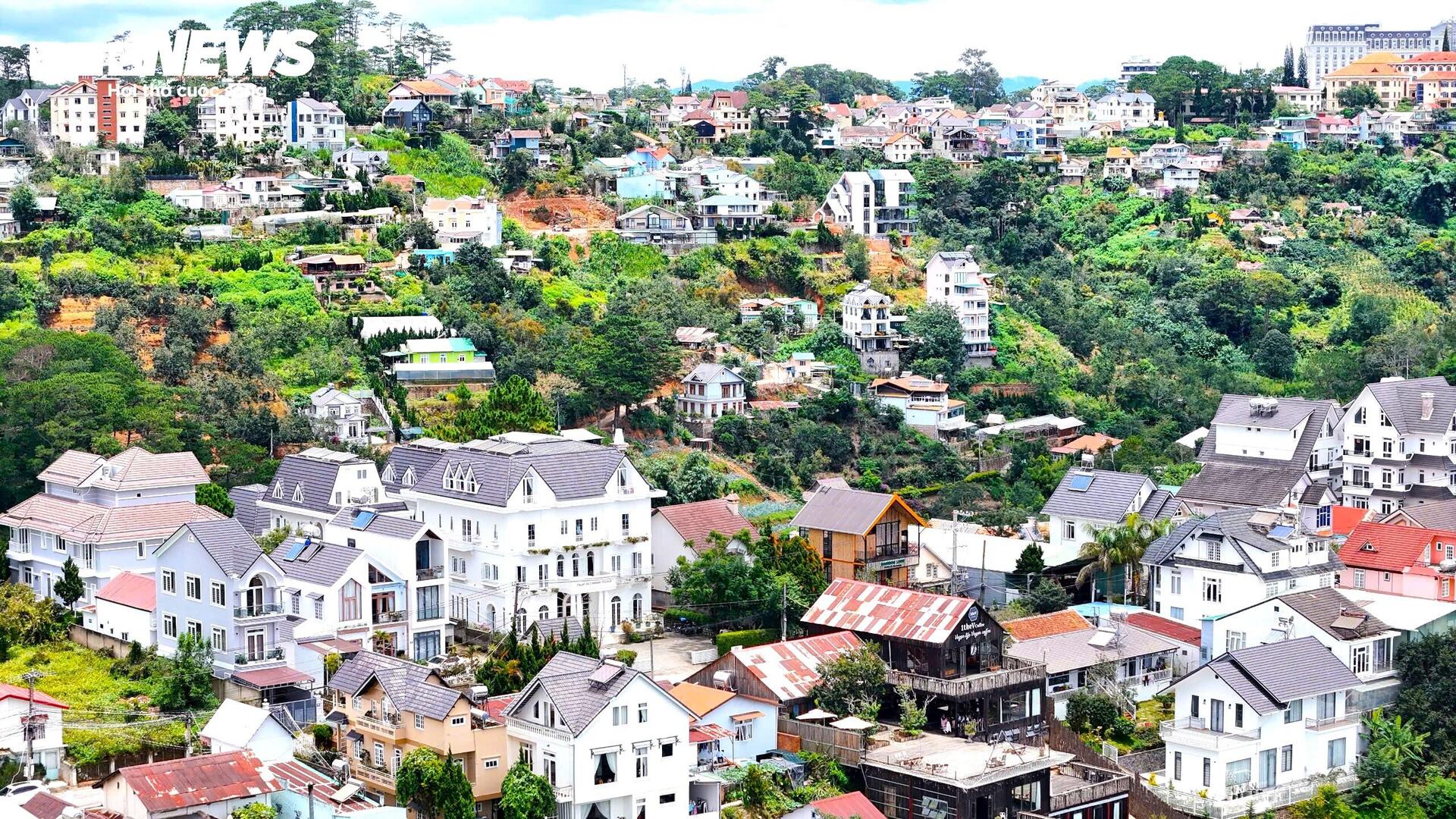 Những quán cà phê chênh vênh mùa mưa, sạt lở rình rập ở Đà Lạt - Ảnh 9.