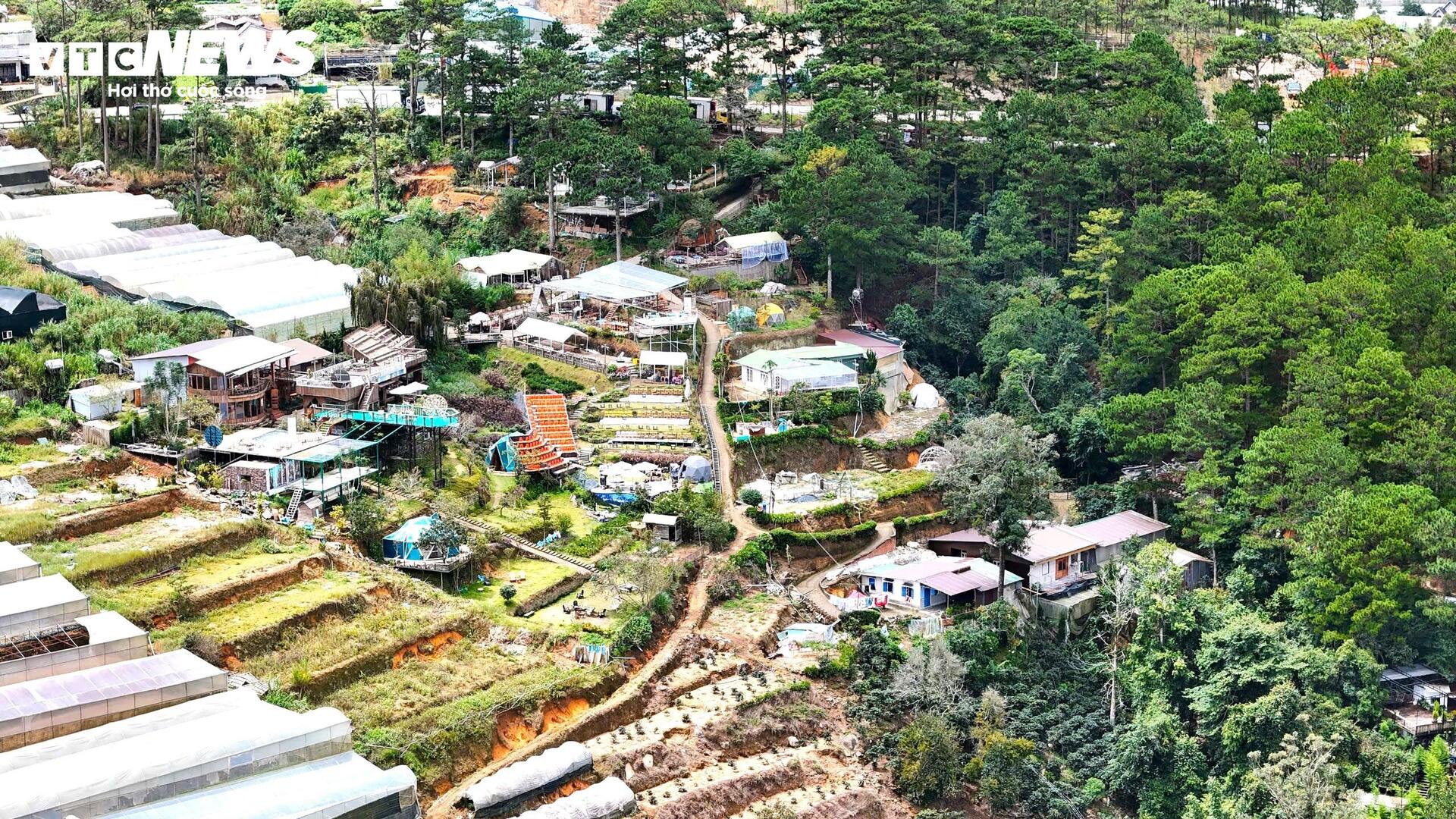 Những quán cà phê chênh vênh mùa mưa, sạt lở rình rập ở Đà Lạt - Ảnh 10.