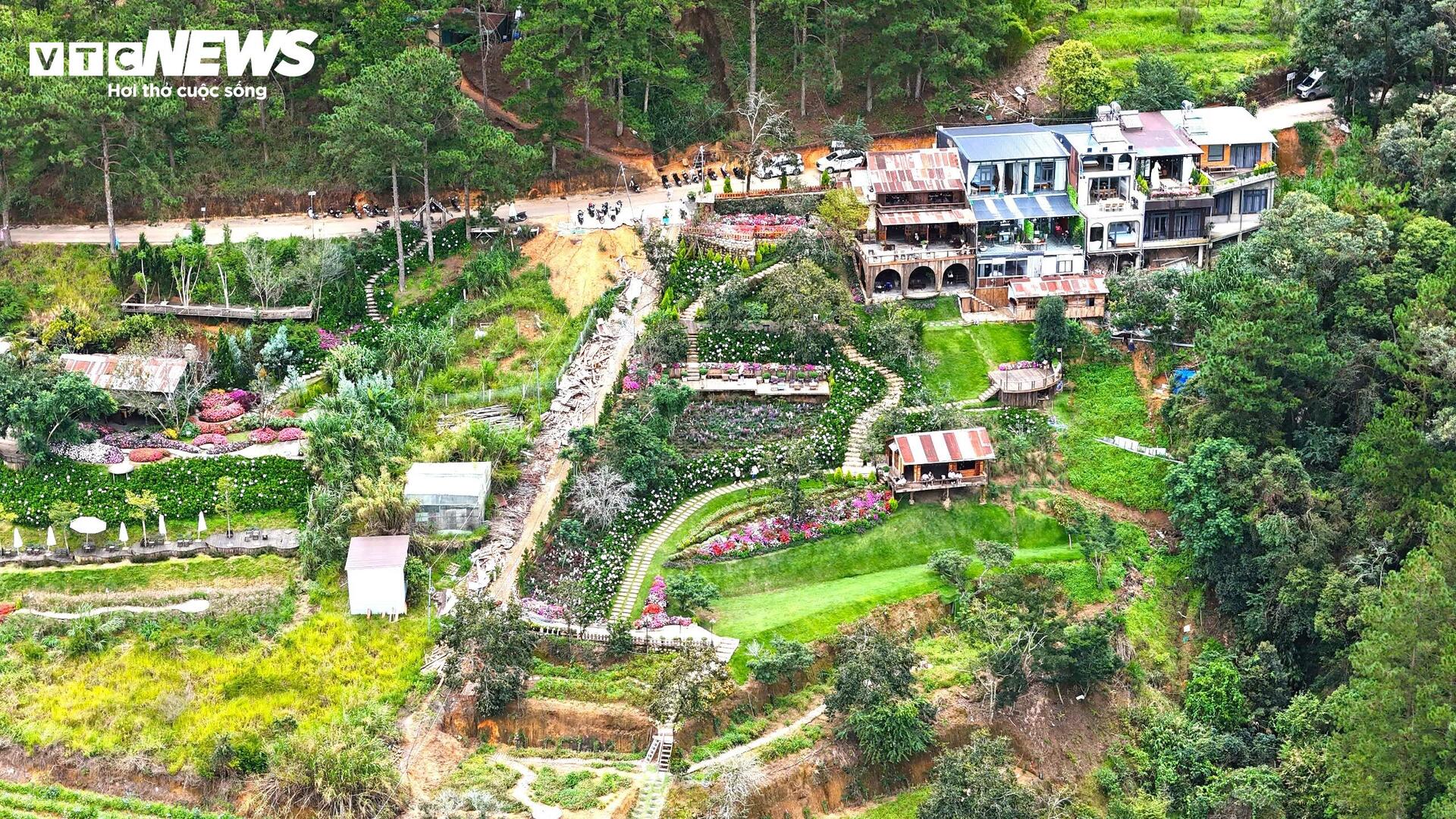 Những quán cà phê chênh vênh mùa mưa, sạt lở rình rập ở Đà Lạt - Ảnh 6.