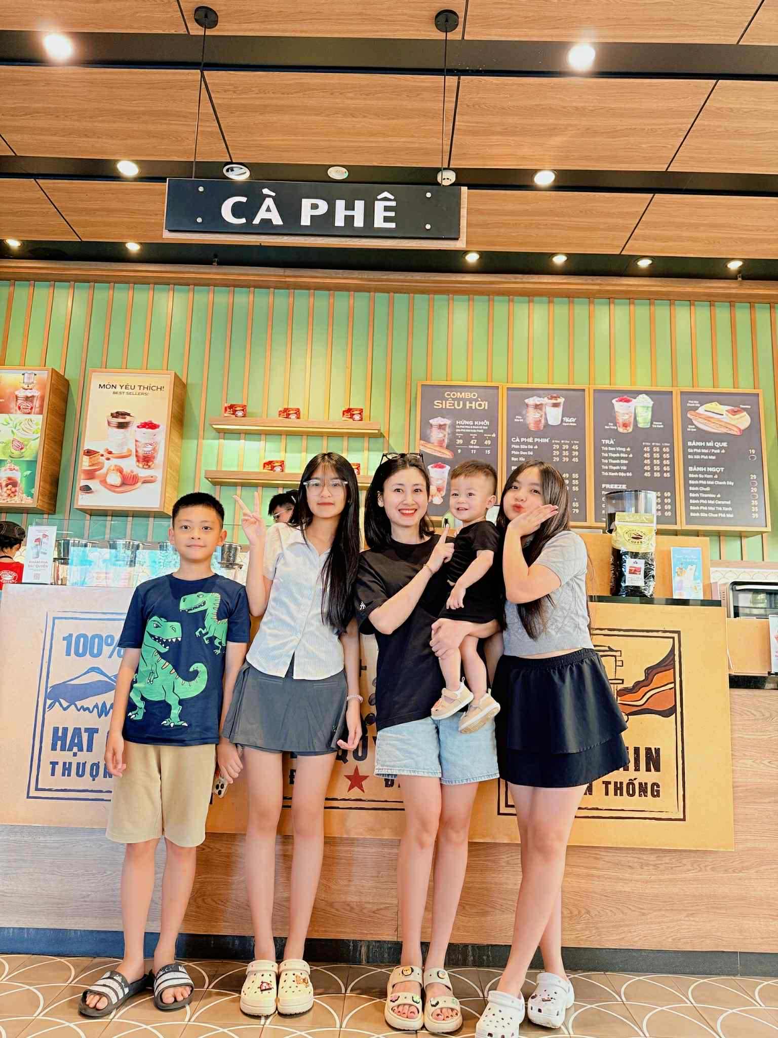 Nhìn cảnh anh trai 12 tuổi dậy trông em lúc 2 giờ sáng để mẹ được nghỉ ngơi, netizen: "Thành công lớn nhất cuộc đời là đây!"- Ảnh 9. Nhìn cảnh anh trai 12 tuổi dậy trông em lúc 2 giờ sáng để mẹ được nghỉ ngơi, netizen: "Thành công lớn nhất cuộc đời là đây!"- Ảnh 9.