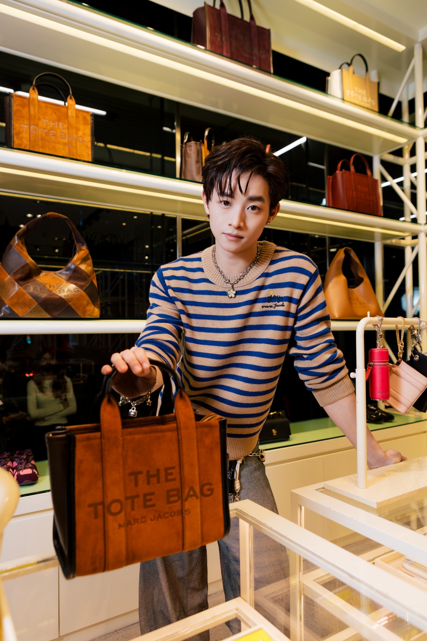 Marc Jacobs ra mắt BST Thu - Đ&ocirc;ng 2025, KOLs Việt g&oacute;p vui- Ảnh 4.