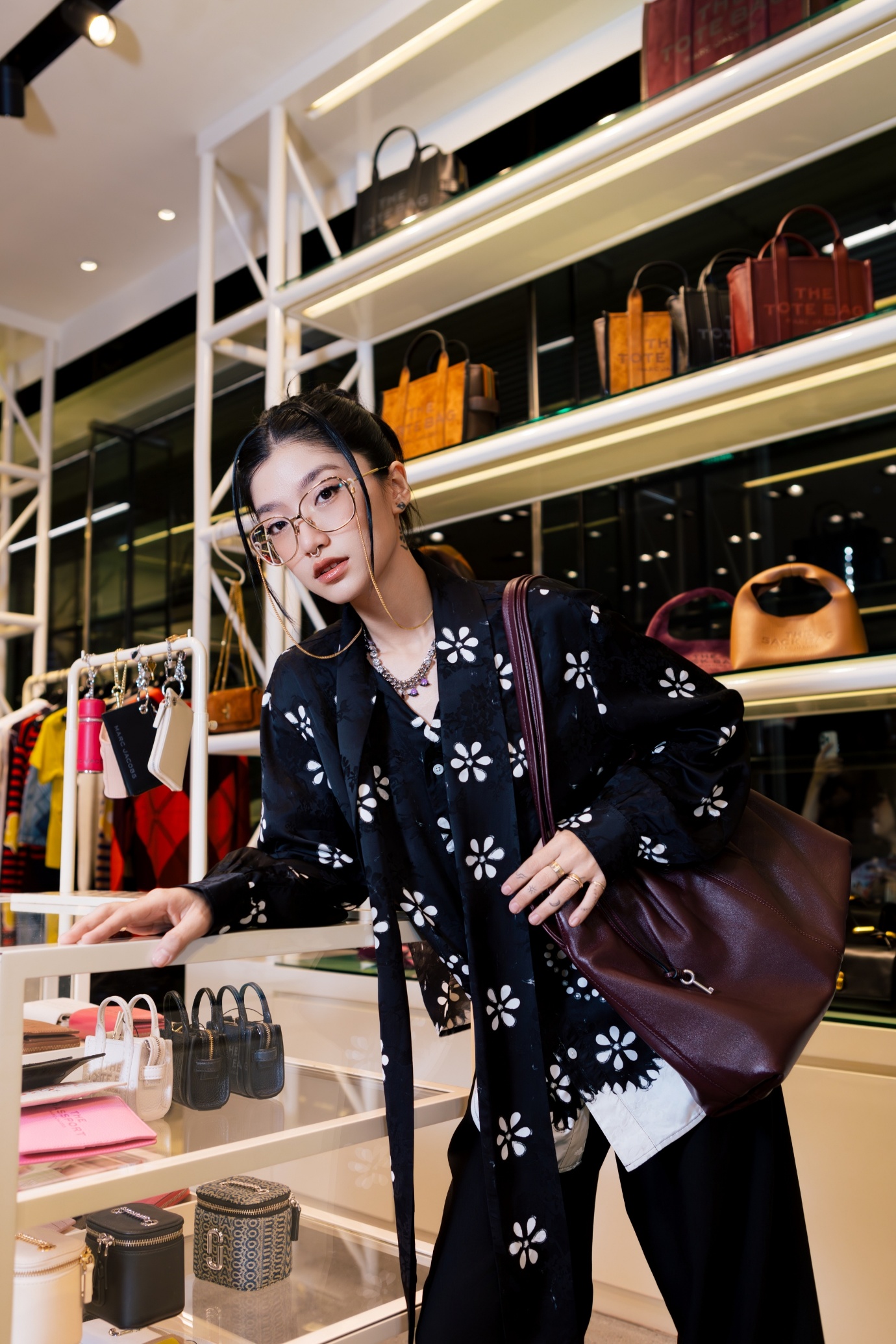 Marc Jacobs ra mắt BST Thu - Đ&ocirc;ng 2025, KOLs Việt g&oacute;p vui- Ảnh 7.