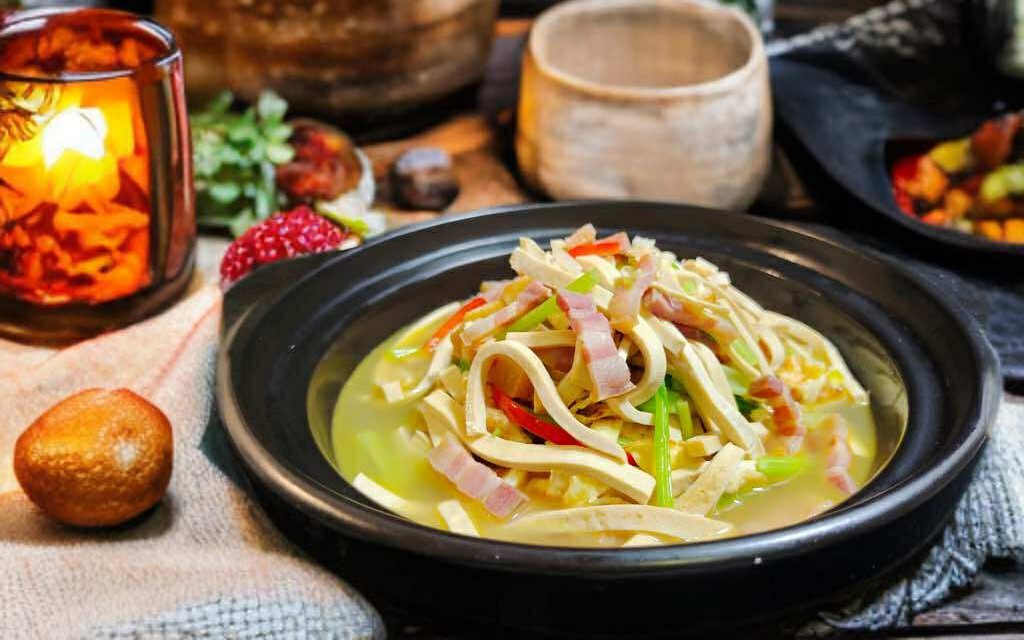 Tôi rất thích nấu canh đậu phụ theo cách này: Mềm thanh, tươi ngon và hấp dẫn, vừa dọn ra là ăn hết ngay