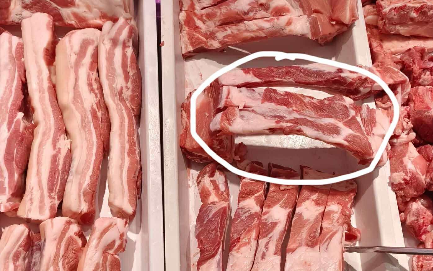 Đừng mua &quot;4 loại&quot; sườn này dù rẻ đến đâu: Nhờ nhân viên siêu thị nhắc nhở, tôi đã học được một điều mới