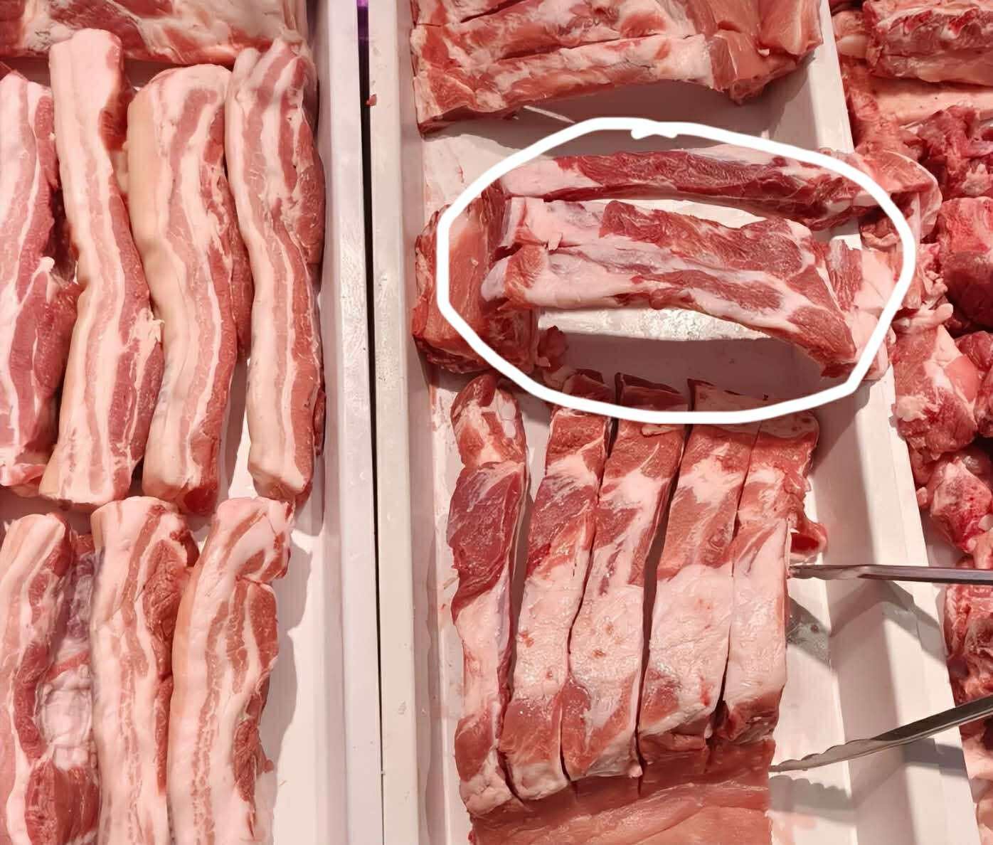 Đừng mua "4 loại" sườn này dù rẻ đến đâu: Nhờ nhân viên siêu thị nhắc nhở, tôi đã học được một điều mới - Ảnh 6. Đừng mua "4 loại" sườn này dù rẻ đến đâu: Nhờ nhân viên siêu thị nhắc nhở, tôi đã học được một điều mới - Ảnh 6.