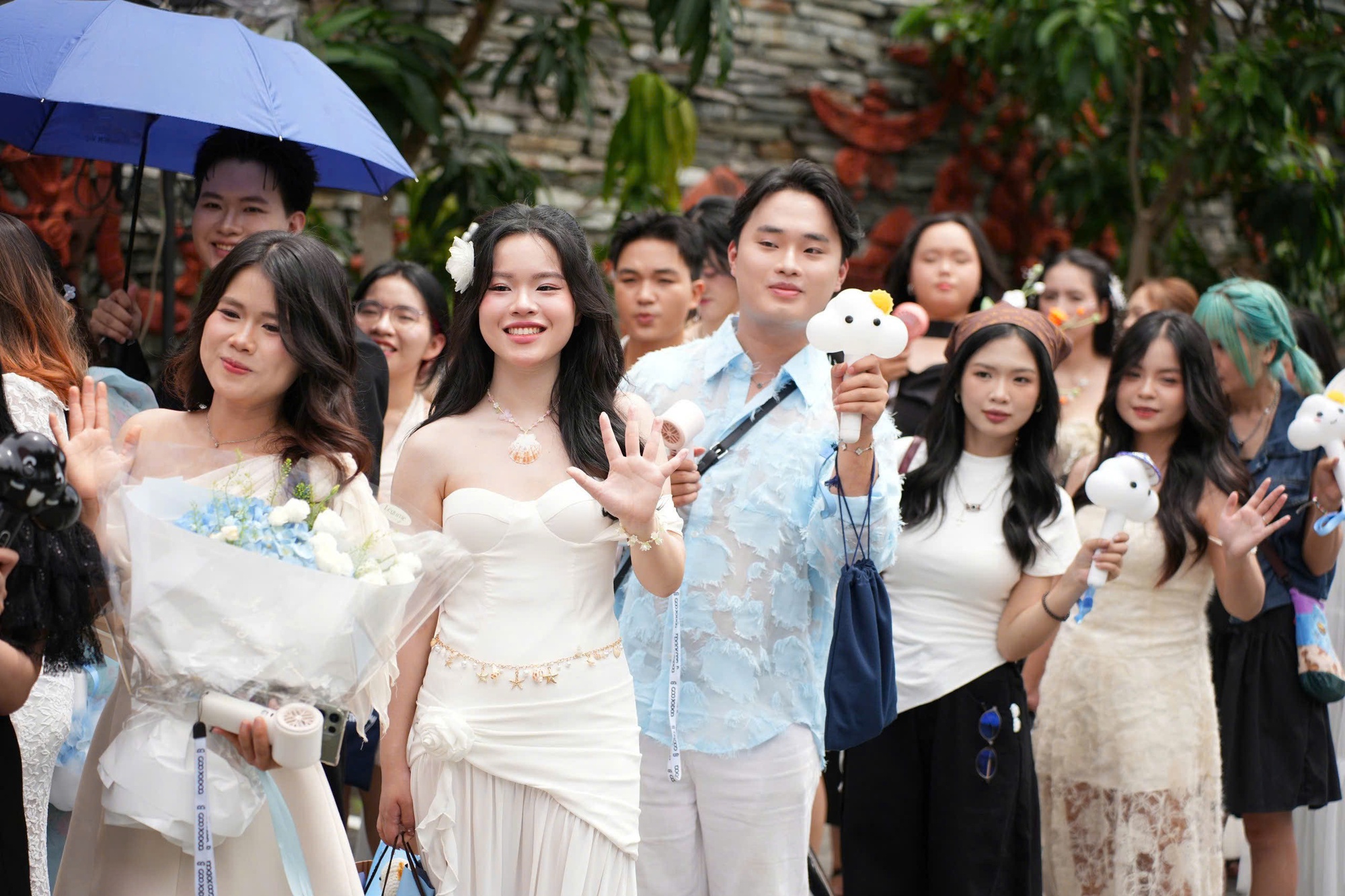 Sơn Tùng M-TP đón tháng sinh nhật bên 120 fan may mắn trong hoàng hôn Đà Nẵng tại SKYMEET #3 - Ảnh 2. Sơn Tùng M-TP đón tháng sinh nhật bên 120 fan may mắn trong hoàng hôn Đà Nẵng tại SKYMEET #3 - Ảnh 2.