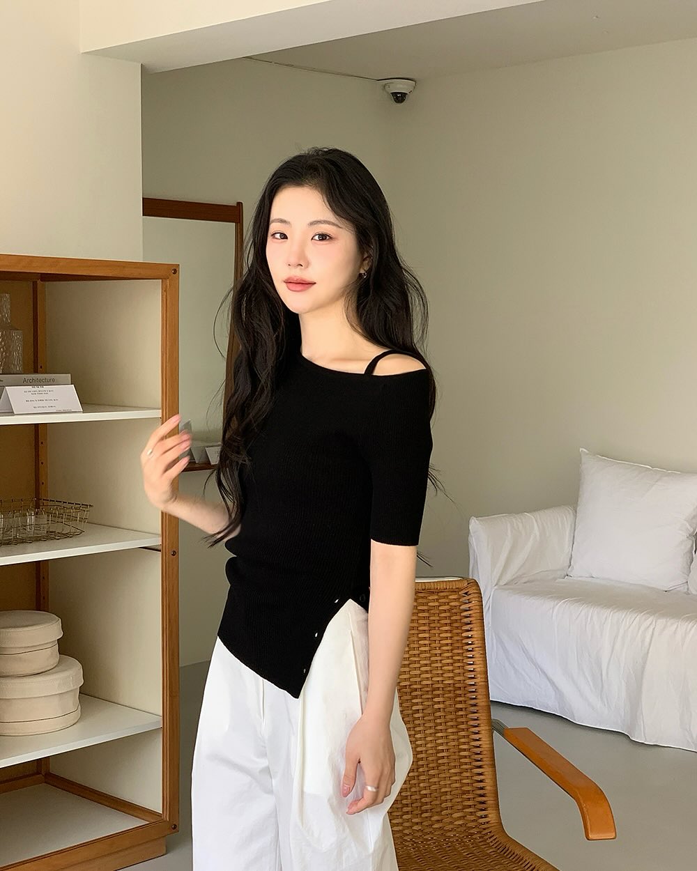 Mặc đẹp quá đơn giản với 10 set đồ đen trắng - Ảnh 9. Mặc đẹp quá đơn giản với 10 set đồ đen trắng - Ảnh 9.