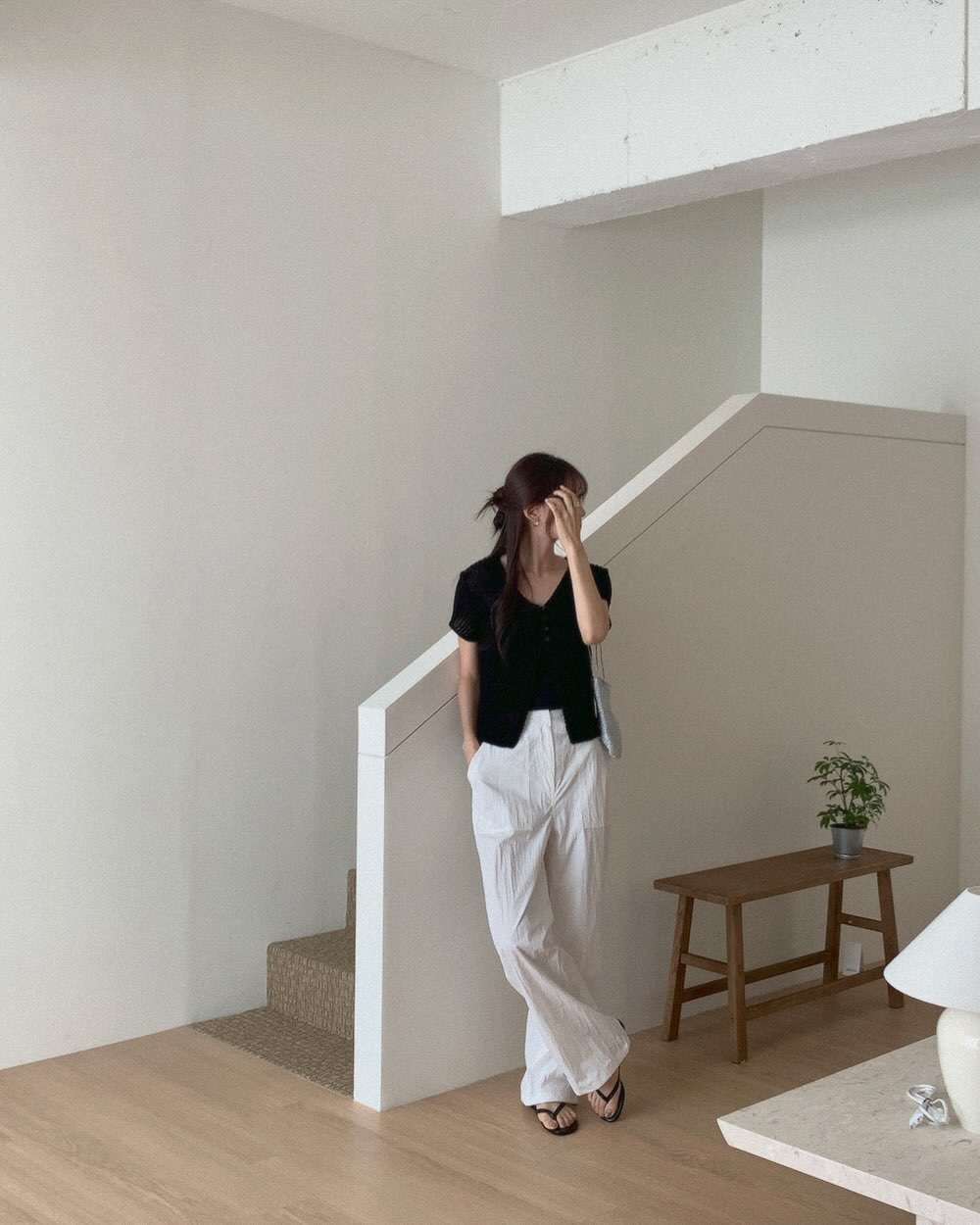 Mặc đẹp quá đơn giản với 10 set đồ đen trắng - Ảnh 2. Mặc đẹp quá đơn giản với 10 set đồ đen trắng - Ảnh 2.