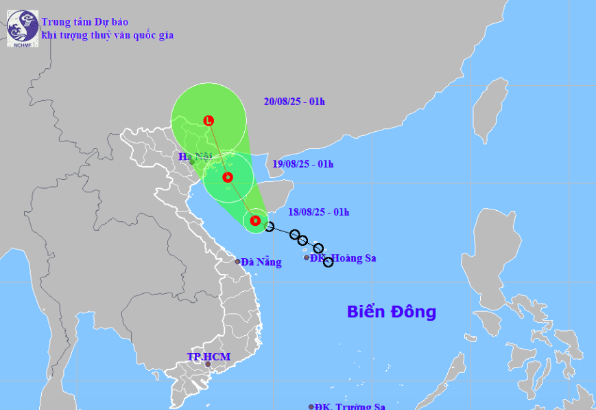 Áp thấp nhiệt đới gần Bạch Long Vĩ gây mưa to và gió mạnh tại nhiều địa phương - Ảnh 1.