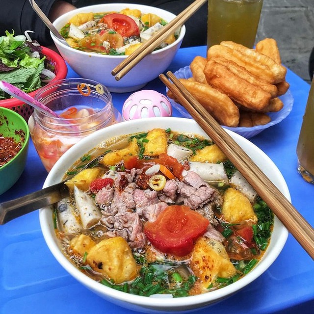 Khách Tây ngạc nhiên trước món bún lạ mà quen của người Việt, nhận xét: &quot;Tôi chưa bao giờ ăn thế này!&quot; - Ảnh 5.