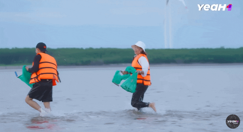 'Gia đình Haha' tập 10: Cười nghiêng ngả với 'vũ điệu cào nghêu', Ái Phương thu hoạch đầy tay, Duy Khánh liều mình 'còn nước còn tát'- Ảnh 2.
