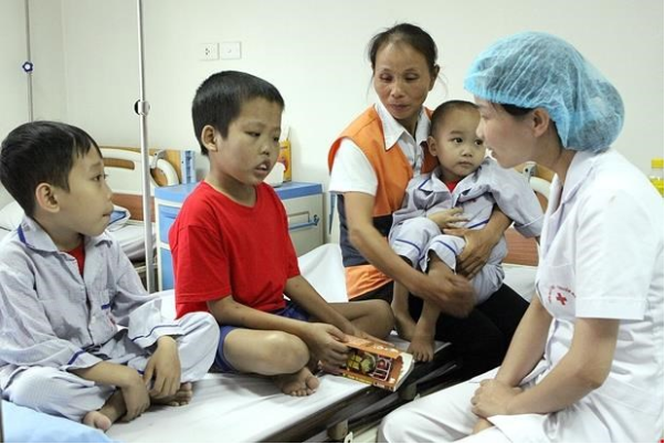 Bỏ qua bước sàng lọc, nhiều trẻ phải sống nhờ truyền máu cả đời - Ảnh 2. Bỏ qua bước sàng lọc, nhiều trẻ phải sống nhờ truyền máu cả đời - Ảnh 2.