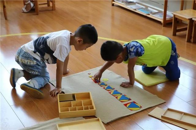 3 mẹ bỉm, 3 lựa chọn trường mầm non cho con: Người chọn Montessori, người theo Reggio, người mê Glenn Doman - ai mới đúng?- Ảnh 1.