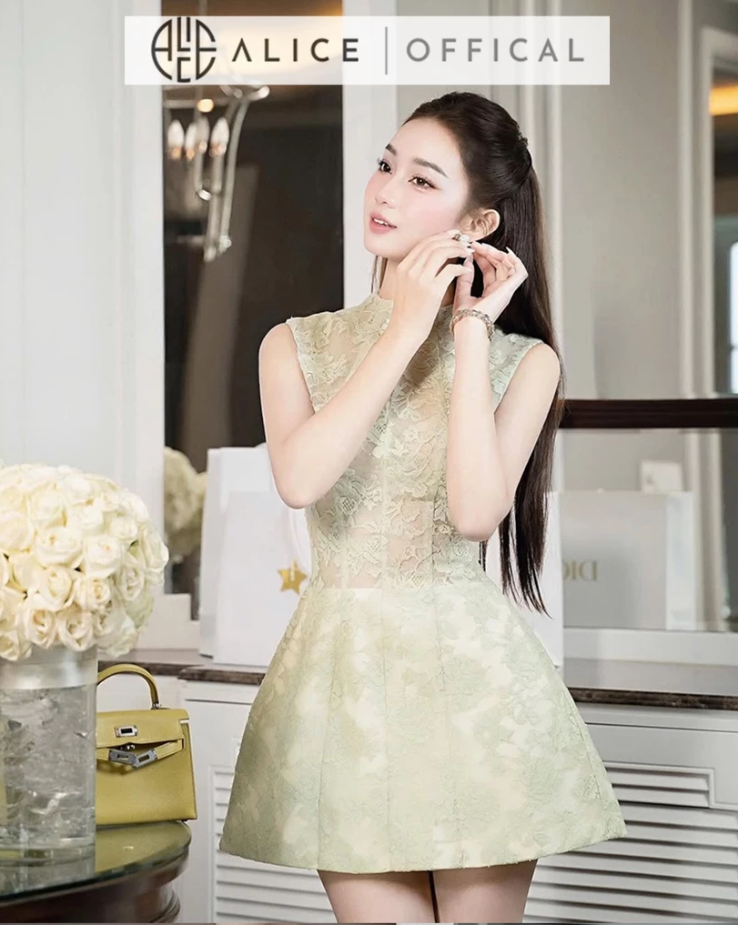 Son Ye Jin không hề nao núng khi diện đầm &quot;hở trên ngắn dưới&quot; - Ảnh 9.