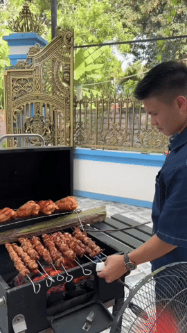 Quang Hải về nhà Chu Thanh Huyền sao khác thế này- Ảnh 1. Quang Hải về nhà Chu Thanh Huyền sao khác thế này- Ảnh 1.