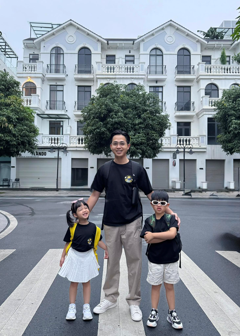 "Anh chồng ngoan" và 2 con thay đổi chóng mặt trong "Cha con vạn dặm" - Ảnh 1. "Anh chồng ngoan" và 2 con thay đổi chóng mặt trong "Cha con vạn dặm" - Ảnh 1.