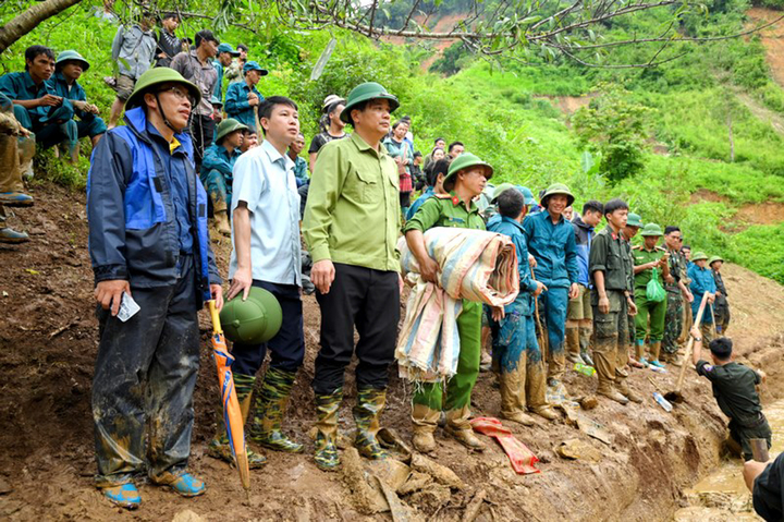 Lũ quét kinh hoàng ở Điện Biên: Tìm thấy thi thể hai anh em ruột bị vùi lấp - Ảnh 2. Lũ quét kinh hoàng ở Điện Biên: Tìm thấy thi thể hai anh em ruột bị vùi lấp - Ảnh 2.