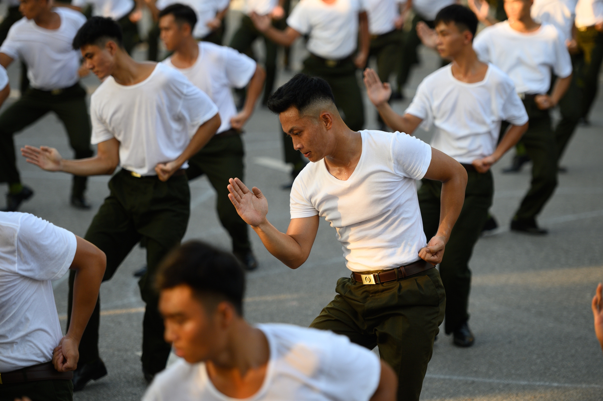 Ngắm "chị đẹp" cảnh vệ ngầu nhất đội hình Công an trình diễn chống khủng bố tại Hồ Gươm - Ảnh 8. Ngắm "chị đẹp" cảnh vệ ngầu nhất đội hình Công an trình diễn chống khủng bố tại Hồ Gươm - Ảnh 8.