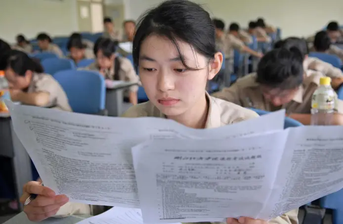 Nam sinh học giỏi vui mừng nhận giấy báo đỗ đại học danh giá, nhưng vừa đọc nội dung, bố mẹ bảo ngay: “Con nên thi lại” - Ảnh 1. Nam sinh học giỏi vui mừng nhận giấy báo đỗ đại học danh giá, nhưng vừa đọc nội dung, bố mẹ bảo ngay: “Con nên thi lại” - Ảnh 1.