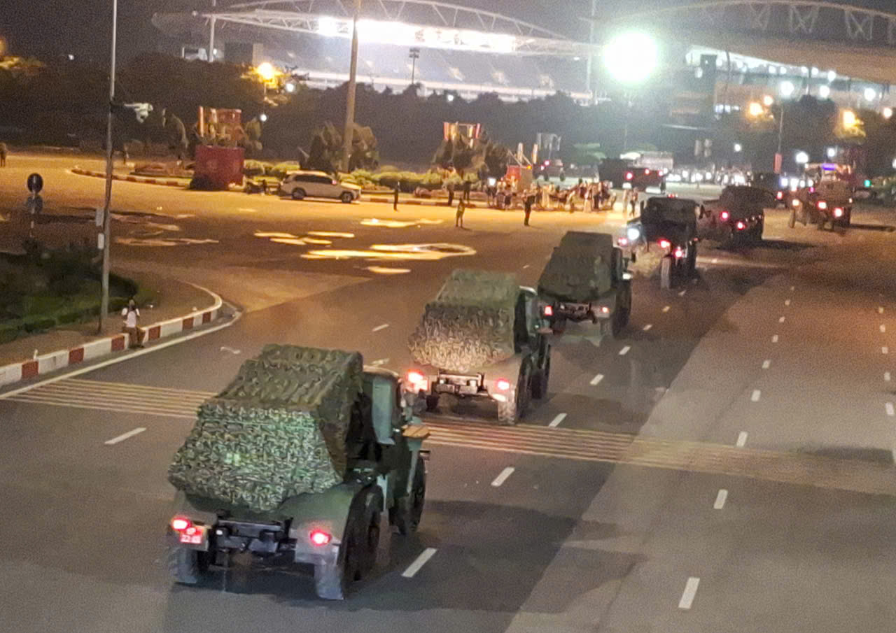 VIDEO: Xe pháo quân sự cơ động về trung tâm Hà Nội làm nhiệm vụ A80- Ảnh 6. VIDEO: Xe pháo quân sự cơ động về trung tâm Hà Nội làm nhiệm vụ A80- Ảnh 6.