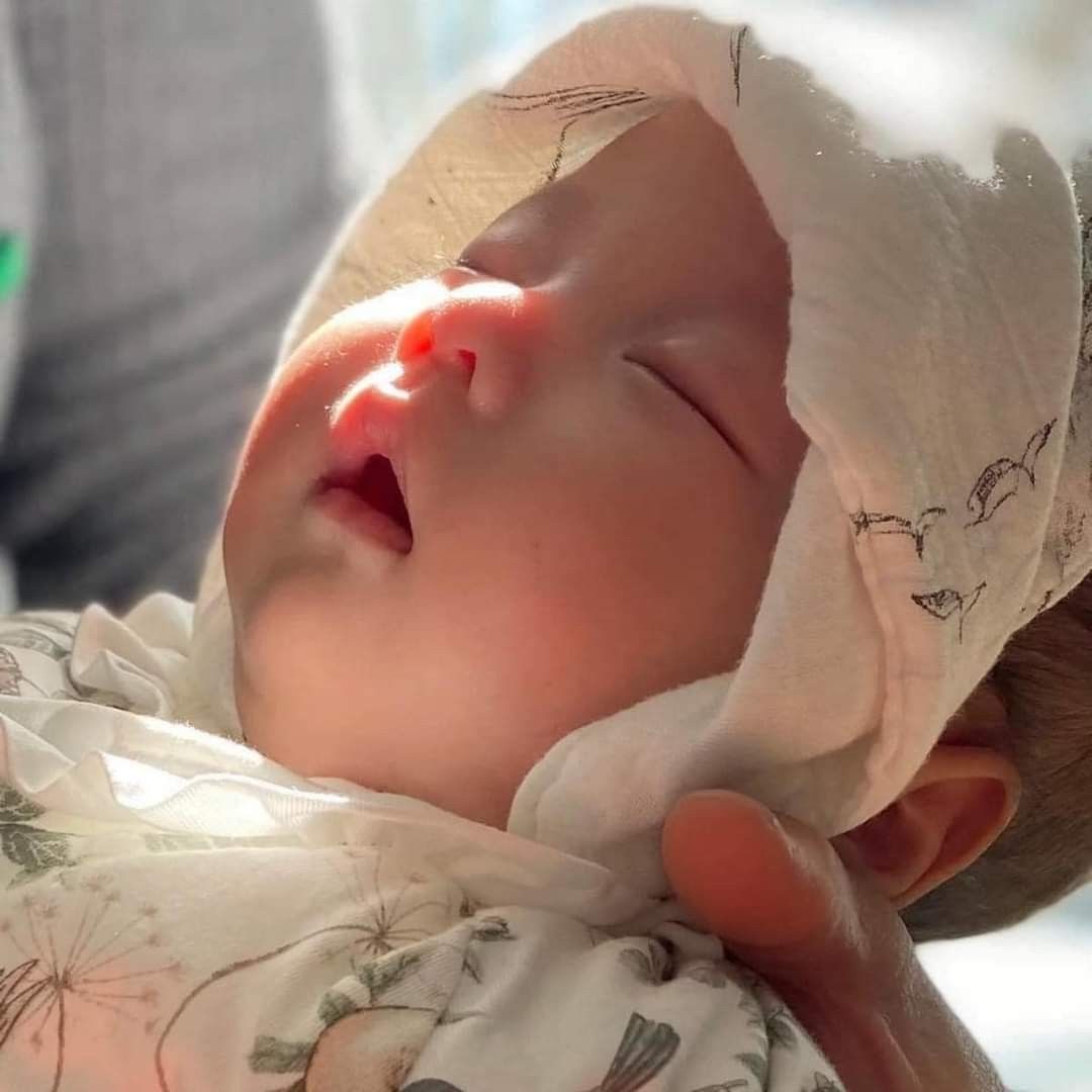 Dấu hiệu của 1 em bé đến để bù đắp, xoa dịu những tổn thương của bố mẹ- Ảnh 4.