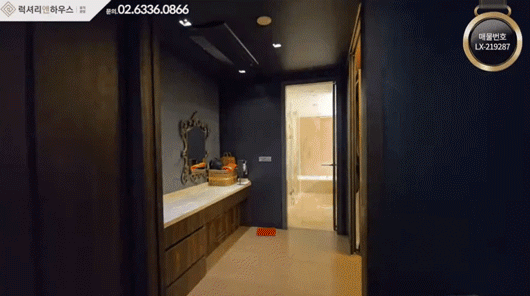 closet-1755657232777-17556572328901305618033.gif