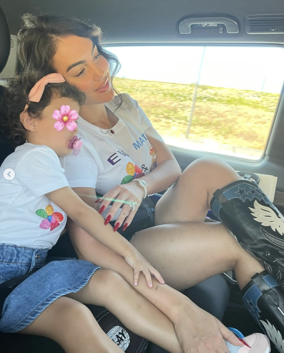 Mẹ ruột của c&aacute;c qu&yacute; tử, thi&ecirc;n kim nh&agrave; Ronaldo l&agrave; ai?- Ảnh 4.