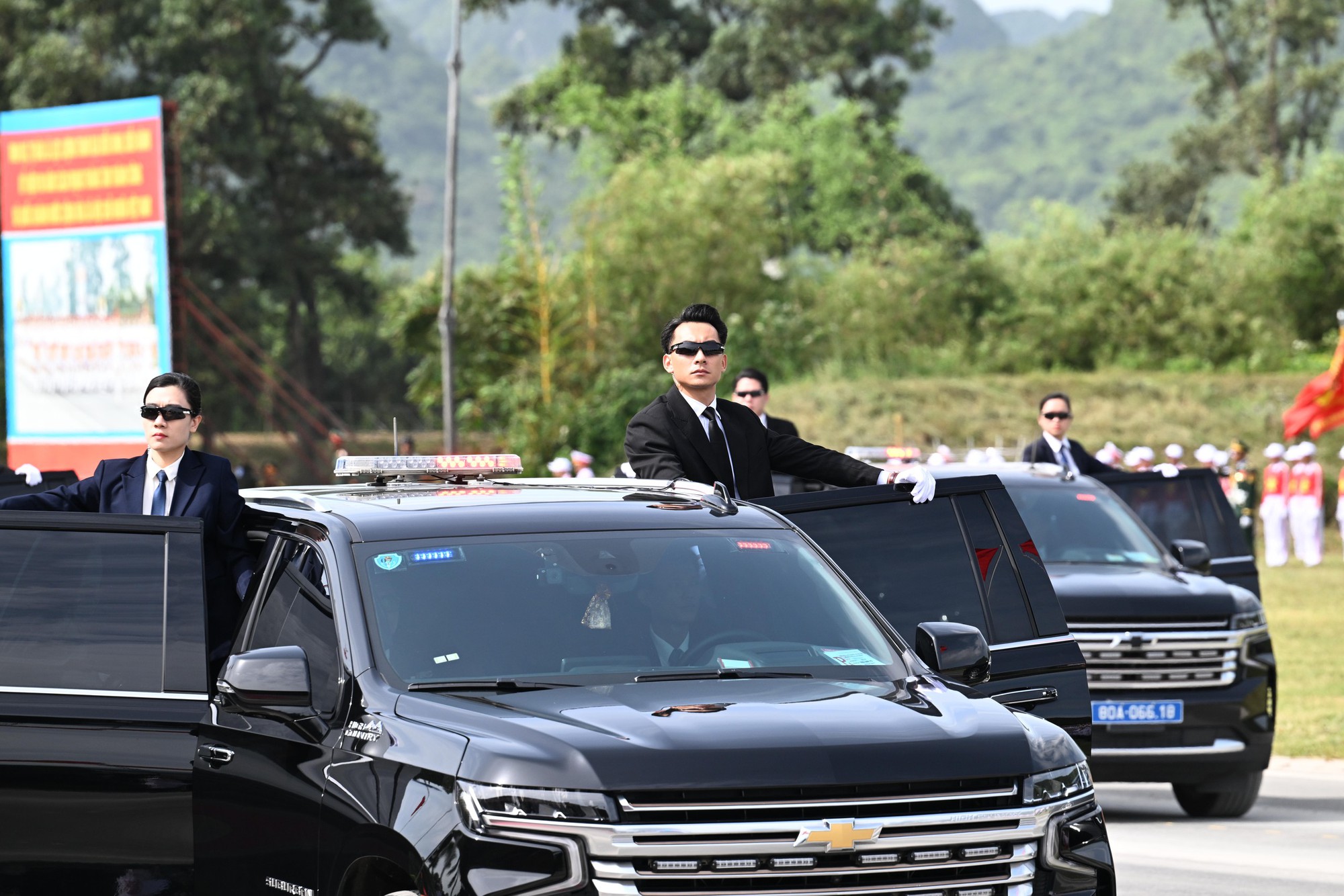 Hợp luyện diễu binh với xe tăng , tên lửa và UAV hiện đại tại Quảng trường Ba Đình - Ảnh 18.