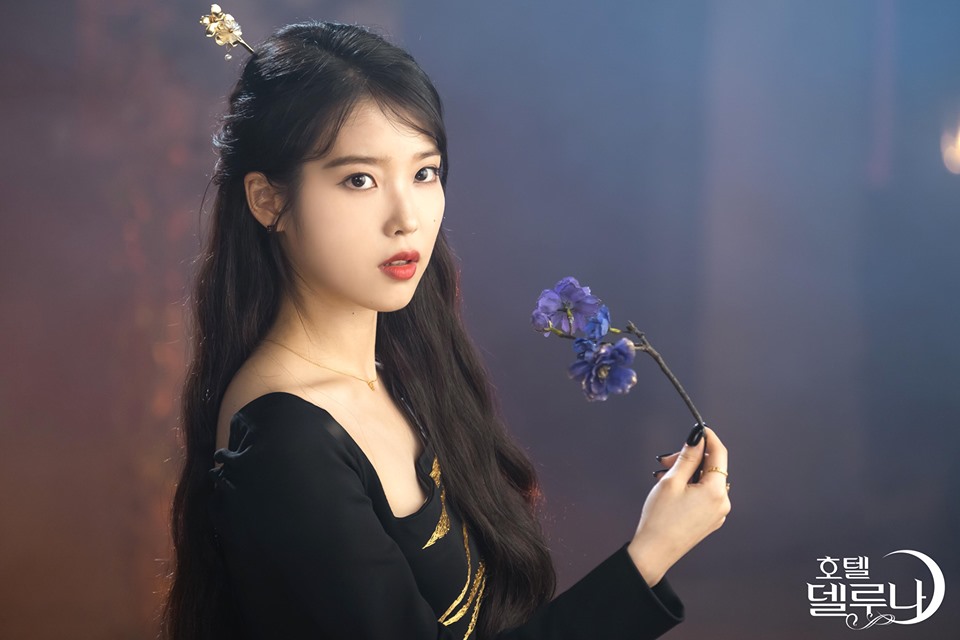 iu-dam-den-tram-cai-hoa-tim-1755720335480-17557203355961908141836-1755747870217-1755747870497747267230.jpg