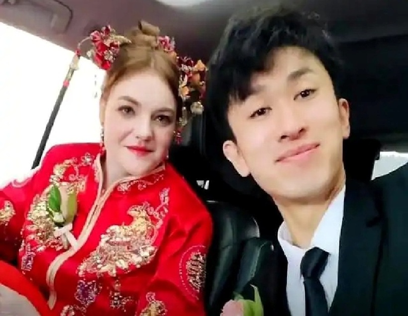 nam-shipper-cuoi-vo-nguoi-my-du-khong-biet-ngoai-ngu-nen-duyen-nho-mot-bat-mi-1-16451164-1755768566595-1755768566778392197002.jpg
