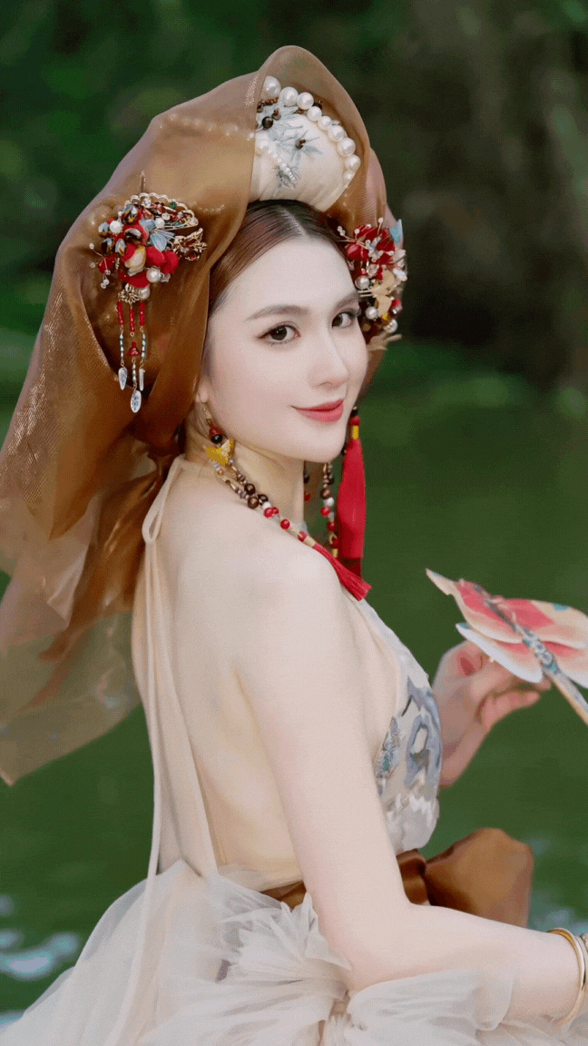 ngoc-loan-the-face-chiem-quoc-thai-ninh-binh-trang-an-3-175576175597747190273-1755767738001-17557677382332121189416.gif