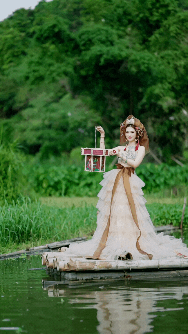 ngoc-loan-the-face-chiem-quoc-thai-ninh-binh-trang-an-6-1755761722012557225155-1755767728862-1755767729378184665258.gif