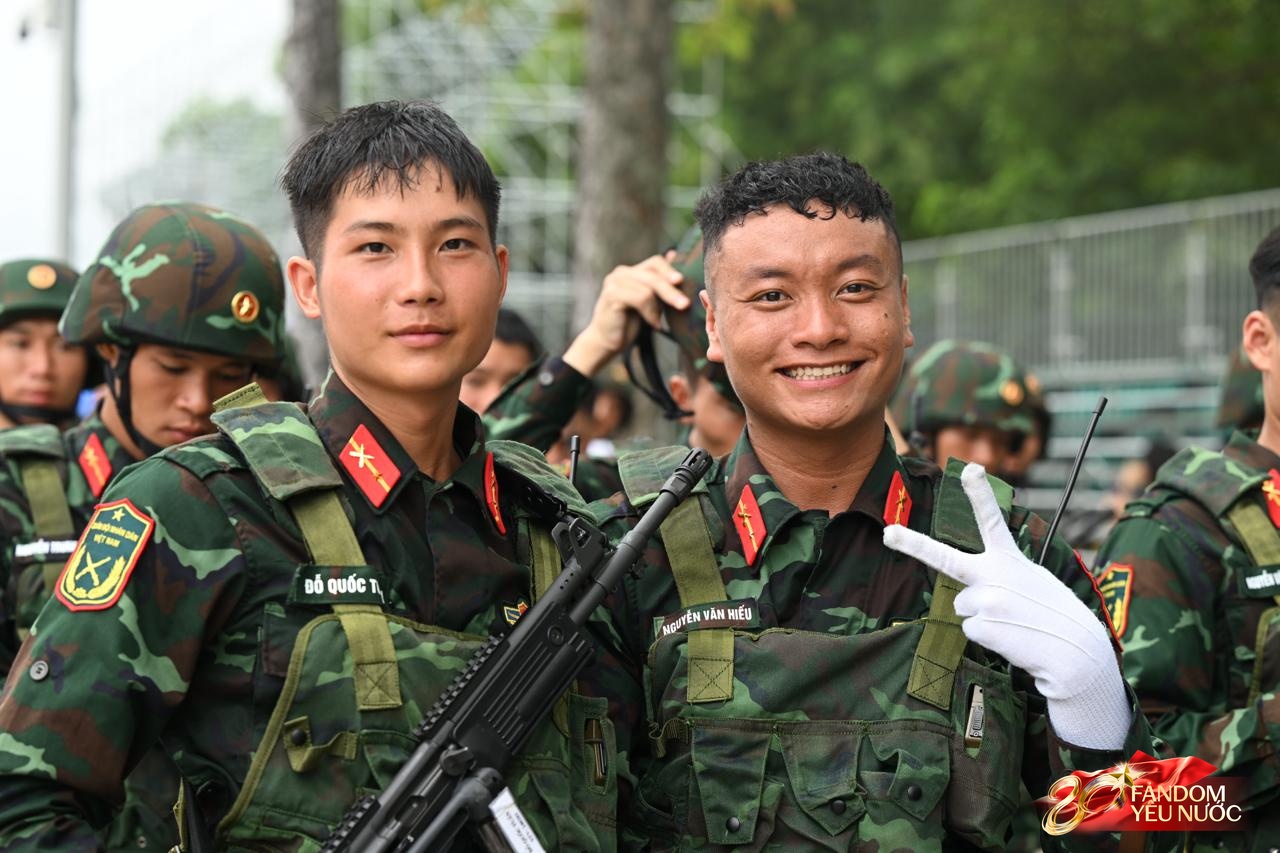 Visual căng đét của dàn chiến sĩ A80: Mướt mồ hôi vẫn toả sáng trước buổi Tổng hợp luyện đầu tiên tại Hà Nội - Ảnh 9.